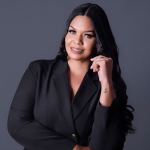 Meet your Posher, Elaine mariel